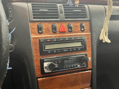 Mercedes-Benz E 240, 1998