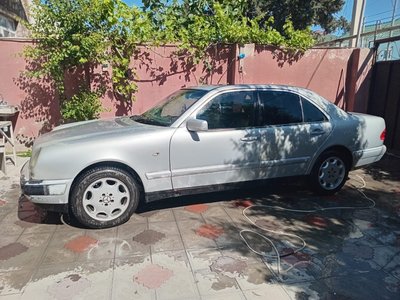 Mercedes-Benz E 220, 1998