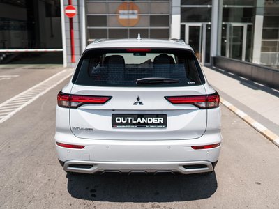 Mitsubishi Outlander, 2025