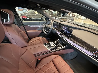 BMW 740, 2024