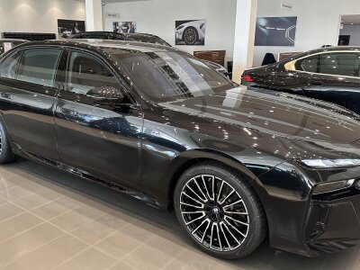 BMW 740, 2024