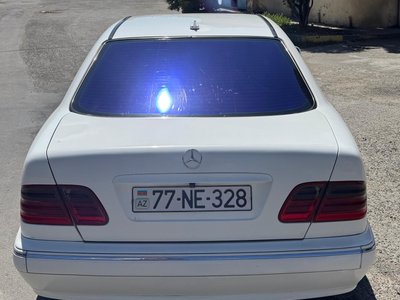 Mercedes-Benz E 320, 2001