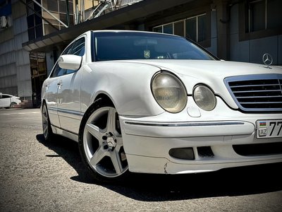 Mercedes-Benz E 320, 2001