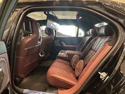 BMW 740, 2024