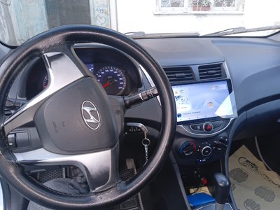 Hyundai Accent, 2011