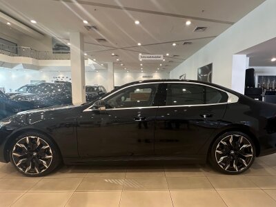 BMW 550e, 2025