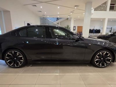 BMW 530e, 2025