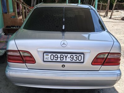 Mercedes-Benz E 220, 2000