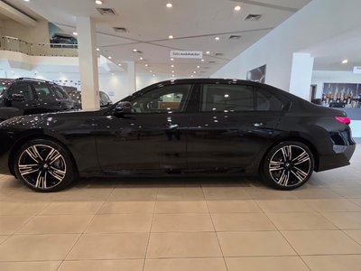 BMW 740, 2025