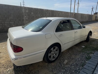 Mercedes-Benz E 220, 2002