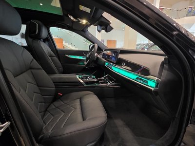 BMW 740, 2025