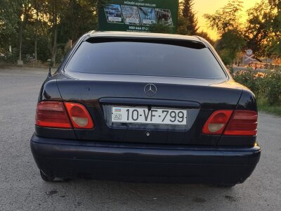 Mercedes-Benz E 200, 1995
