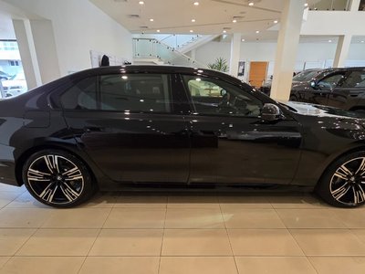 BMW 740, 2025