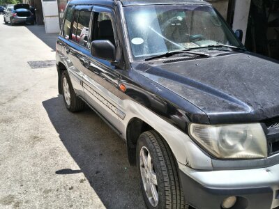 Mitsubishi Pajero iO, 2001
