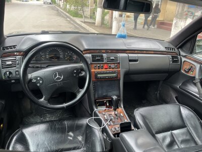 Mercedes-Benz E 240, 2000