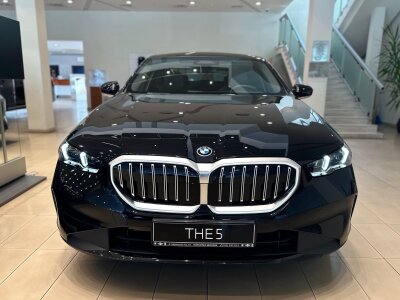 BMW 550e, 2025