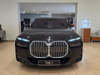 BMW 740, 2025
