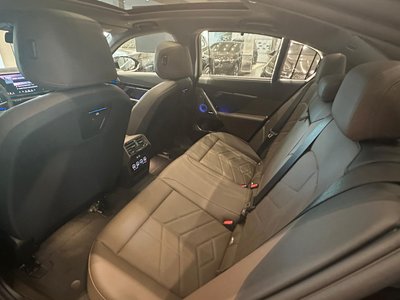 BMW 550e, 2025