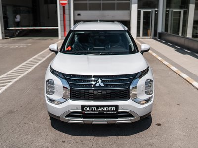 Mitsubishi Outlander, 2025