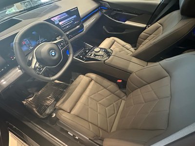BMW 550e, 2025