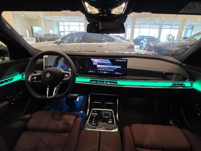 BMW 740, 2025