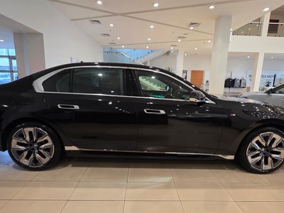 BMW 740, 2025
