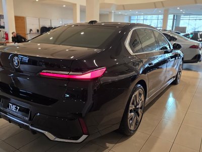 BMW 740, 2025
