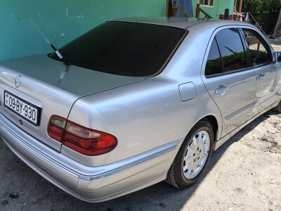 Mercedes-Benz E 220, 2000