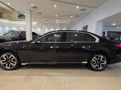 BMW 740, 2025