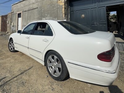 Mercedes-Benz E 220, 2002