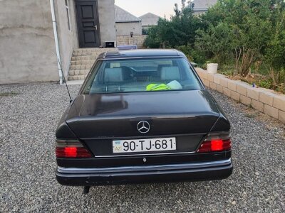 Mercedes-Benz E 200, 1992