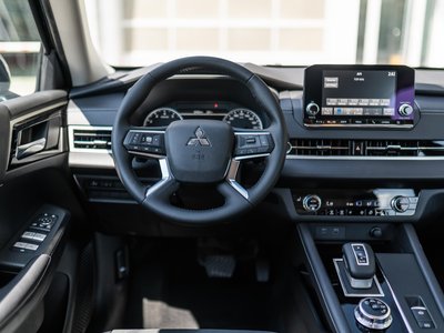 Mitsubishi Outlander, 2025