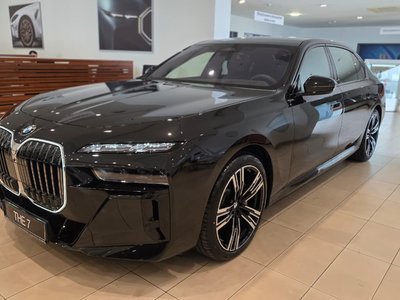 BMW 740, 2025