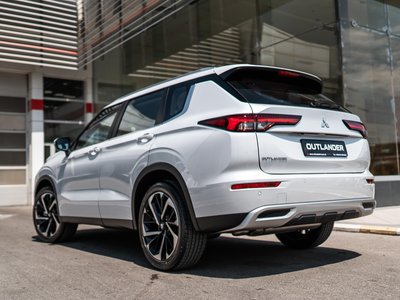 Mitsubishi Outlander, 2025