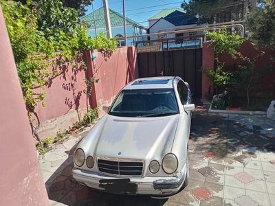Mercedes-Benz E 220, 1998