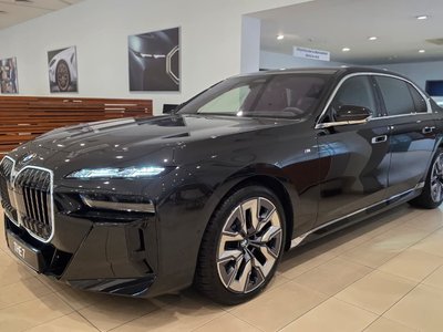 BMW 740, 2025