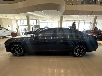 BMW 740, 2024