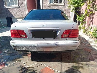 Mercedes-Benz E 220, 1998