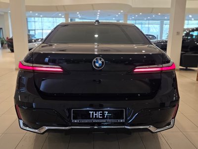 BMW 740, 2025