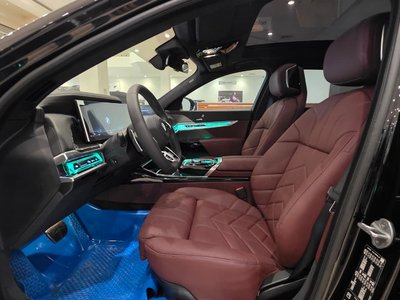 BMW 740, 2025