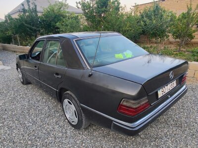 Mercedes-Benz E 200, 1992