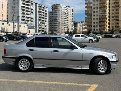 BMW 318, 1991