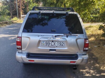 Nissan Pathfinder, 2001