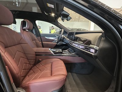 BMW 740, 2024