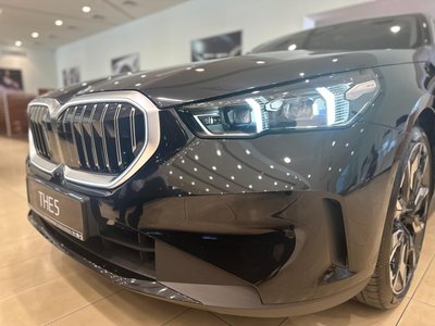 BMW 550e, 2025