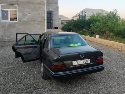 Mercedes-Benz E 200, 1992