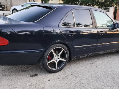Mercedes-Benz E 200, 1995