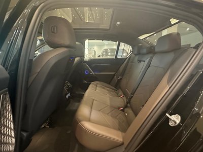 BMW 550e, 2025