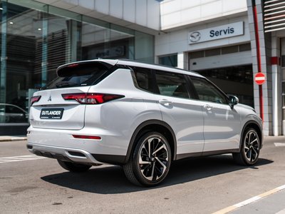 Mitsubishi Outlander, 2025