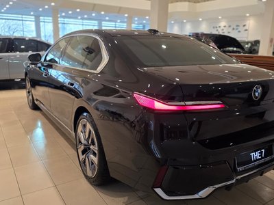 BMW 740, 2025